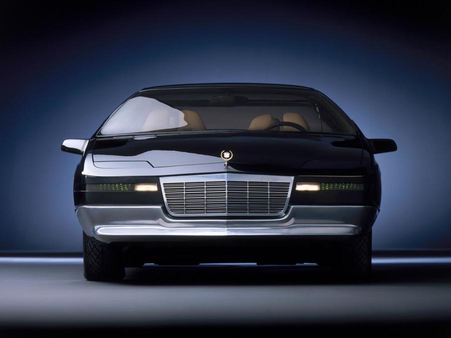  Cadillac Voyage Concept 1988 года  (фото 1 из 4)